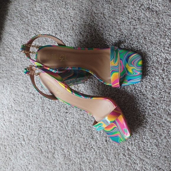 Heels - Picture 4 of 5